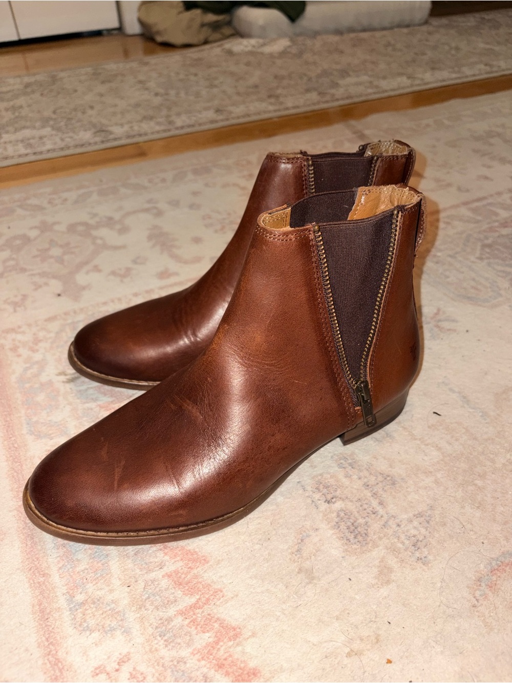 Frye Chelsea Boot w Zipper Size 9.5 Leather